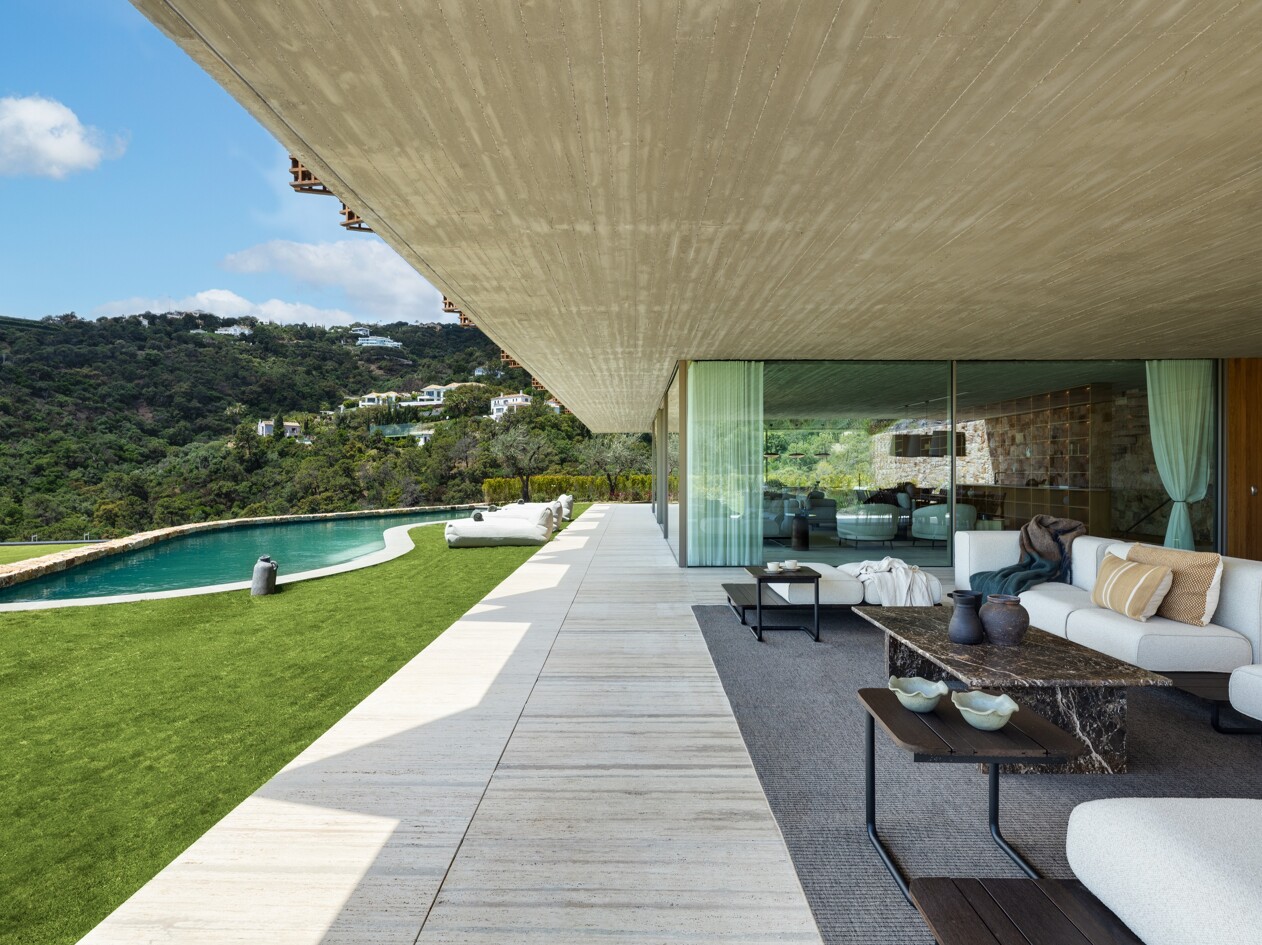 Villa Mashrabiya — Pool lawn view